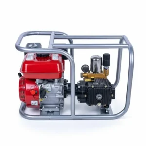 Motopompa irroratrice a benzina con motore 4 tempi da 7,5 HP, pompa professionale per trattamenti agricoli e irrorazione su telaio in acciaio.